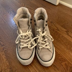 Converse Chuck Taylor All Star, wool/velvet material with platform!